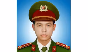 Gương sáng 'Vì dân phục vụ'
