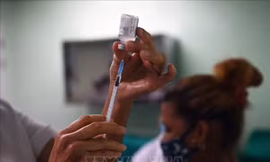 Cuba chuẩn bị ra mắt vaccine ngừa COVID-19 dạng xịt