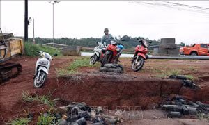 Xử lý, hạn chế nguy cơ lún, nứt mặt đường Hồ Chí Minh