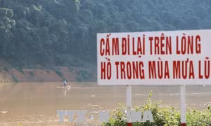 Điện Biên: Người dân vẫn chủ quan di chuyển trên lòng hồ thủy điện trong mùa mưa lũ
