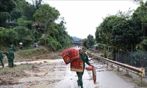 Sau trận lũ quét ở Mường Pồn, phân luồng giao thông tạm thời trên Quốc lộ 12