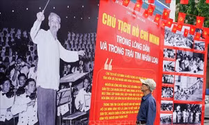 Thông tấn xã Việt Nam trưng bày ảnh Kỷ niệm 135 năm Ngày sinh Chủ tịch Hồ Chí Minh