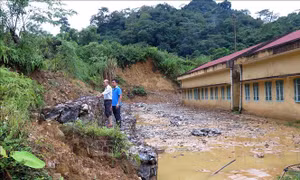 Thấp thỏm lo sạt lở điểm trường phổ thông dân tộc bán trú ở Na Hang