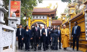 Thủ tướng Phạm Minh Chính và Thủ tướng Ethiopia cùng dùng bữa sáng và tham quan chùa Trấn Quốc