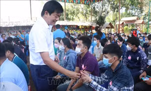 Ấm áp 'Tết sum vầy - Xuân gắn kết' cho công nhân lao động