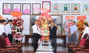 Lãnh đạo tỉnh An Giang thăm, chúc mừng Giáng sinh 2022 và năm mới 2023