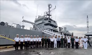 Tàu hải quân Ấn Độ Ins Darshak thăm Thành phố Hồ Chí Minh