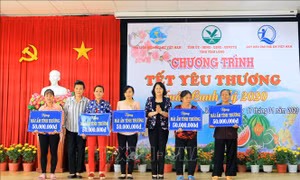 Phó Chủ tịch nước dự Chương trình 'Tết yêu thương' tại Vĩnh Long