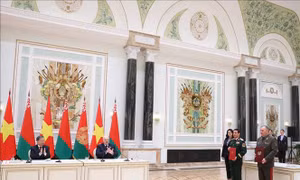 Tổng Bí thư Tô Lâm và Tổng thống Aleksandr Lukashenko chứng kiến lễ ký các văn kiện hợp tác giữa Việt Nam - Belarus