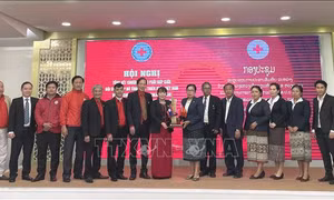 Phát triển nhà Chữ thập đỏ, giúp đỡ người dân khó khăn vùng biên giới của Lào