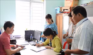 Nhân rộng mô hình tiết kiệm một nghìn đồng giúp hộ nghèo 