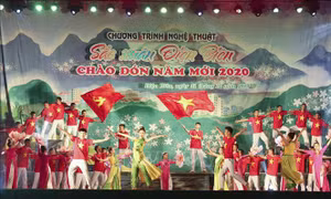 Cả nước rộn rã đón chào thời khắc chuyển giao năm mới 2020