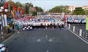Kêu gọi người dân chạy bộ để rèn luyện sức khỏe, giúp đỡ người khó khăn