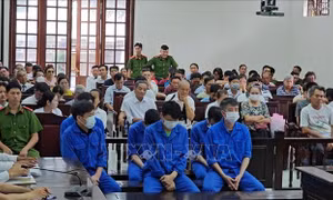 Tuyên án vụ buôn lậu gần 200 triệu lít xăng
