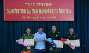 Thưởng nóng lực lượng biên phòng phá đường dây ma túy từ Lào về Điện Biên