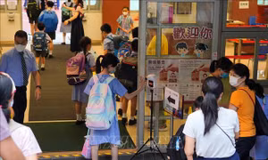 Hong Kong (Trung Quốc) công bố kế hoạch đưa học sinh trở lại học trực tiếp