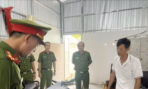 Khởi tố 2 bị can về hành vi làm giả hồ sơ đăng ký xe