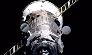 Phi hành gia NASA đi bộ ngoài không gian để bảo trì trạm ISS