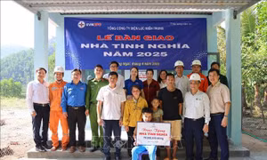 Trao nhà tình nghĩa do Tổng công ty Điện lực miền Trung hỗ trợ tại Quảng Ngãi