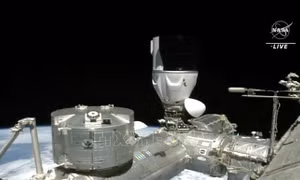 Tàu SpaceX Dragon mang theo khối lượng lớn mẫu nghiên cứu trở về Trái Đất