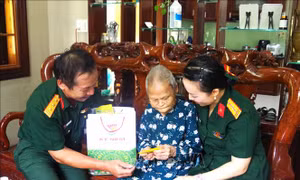 Tri ân, phụng dưỡng những người mẹ anh hùng
