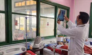 Thời tiết giao mùa, bệnh nhân mắc bệnh đường hô hấp tăng cao