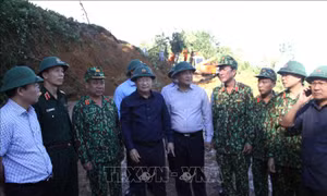Phó Thủ tướng Trịnh Đình Dũng đến Bắc Trà My trực tiếp chỉ đạo tìm kiếm, cứu nạn