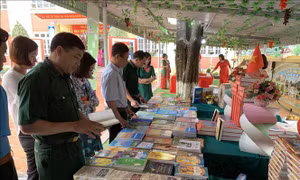 Trưng bày nhiều tư liệu khẳng định chủ quyền biển, đảo