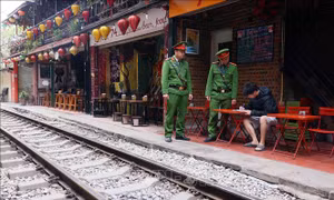 Cần xử lý nghiêm các hành vi lấn chiếm lòng đường, vỉa hè để kinh doanh