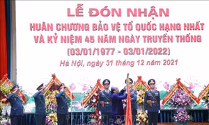 Chủ tịch nước Nguyễn Xuân Phúc dự Lễ kỷ niệm 45 năm Học viện Quốc phòng