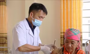 Lai Châu tăng cường tiêm chủng phòng COVID-19 và các bệnh truyền nhiễm