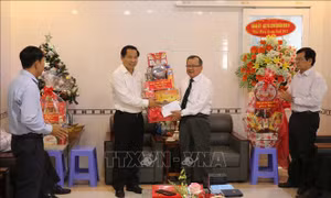 Cần Thơ: Thăm, chúc mừng Lễ Giáng sinh các tổ chức, cơ sở Công giáo và Tin lành