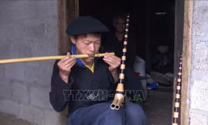 Những người góp phần giữ gìn nghề làm khèn Mông trên Cao nguyên đá