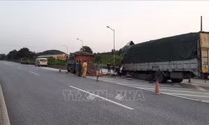 Hai xe tải va chạm trên cao tốc Nội Bài – Lào Cai, một người tử vong