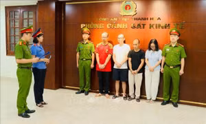 Triệt phá đường dây buôn lậu, thu giữ hơn 500 xe điện ba bánh không rõ nguồn gốc