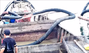 Truy quét và xử lý nghiêm hành vi khai thác cát trái phép