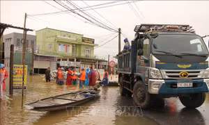 Ấm tình đồng bào trong trận lũ lịch sử ở Quảng Bình