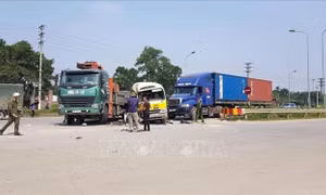 Vụ tai nạn liên hoàn trên Đại lộ Thăng Long, Hà Nội: Hai vợ chồng tử vong