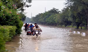 Mưa giông mạnh gây ngập úng nghiêm trọng ở New Delhi