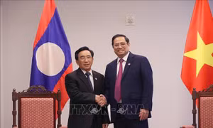 Thủ tướng Phạm Minh Chính gặp Thủ tướng Lào Phankham Viphavanh