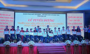 Tuyên dương 81 thiếu nhi dân tộc vượt khó học giỏi, thắp sáng ước mơ của thiếu nhi Gia Lai