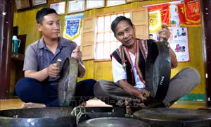 Ông Đinh Y Khoa - người đem ánh sáng của Đảng về với bản làng