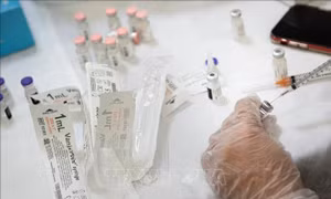 Giới chuyên gia Mỹ khuyến nghị cập nhật thành phần vaccine phòng COVID-19 