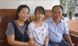 Chuyện về hai nữ thủ khoa học chung lớp