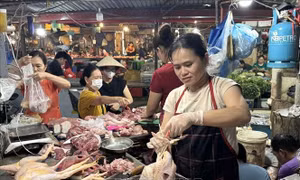 Kiểm soát thị trường, ổn định giá cả trong những ngày mưa bão