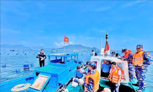 Vùng 4 Hải quân tuần tra, kiểm soát vùng nước cấm Căn cứ quân sự Cam Ranh