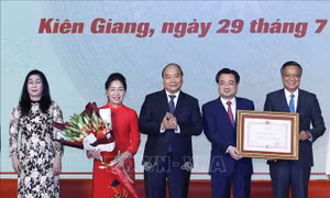 Thủ tướng Nguyễn Xuân Phúc: Kiên Giang đã có những bước chuyển biến vượt bậc