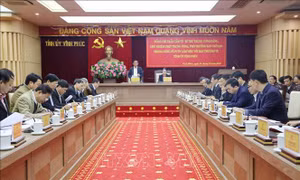 Đồng chí Trần Cẩm Tú làm việc với Ban Thường vụ Tỉnh ủy Vĩnh Phúc