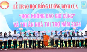 Trao học bổng Lương Định Của cho 570 học sinh, sinh viên tiêu biểu tại Sóc Trăng