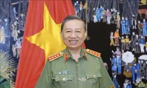 Công an nhân dân gương mẫu, đi đầu thực hiện chủ trương xây dựng, chỉnh đốn Đảng và hệ thống chính trị